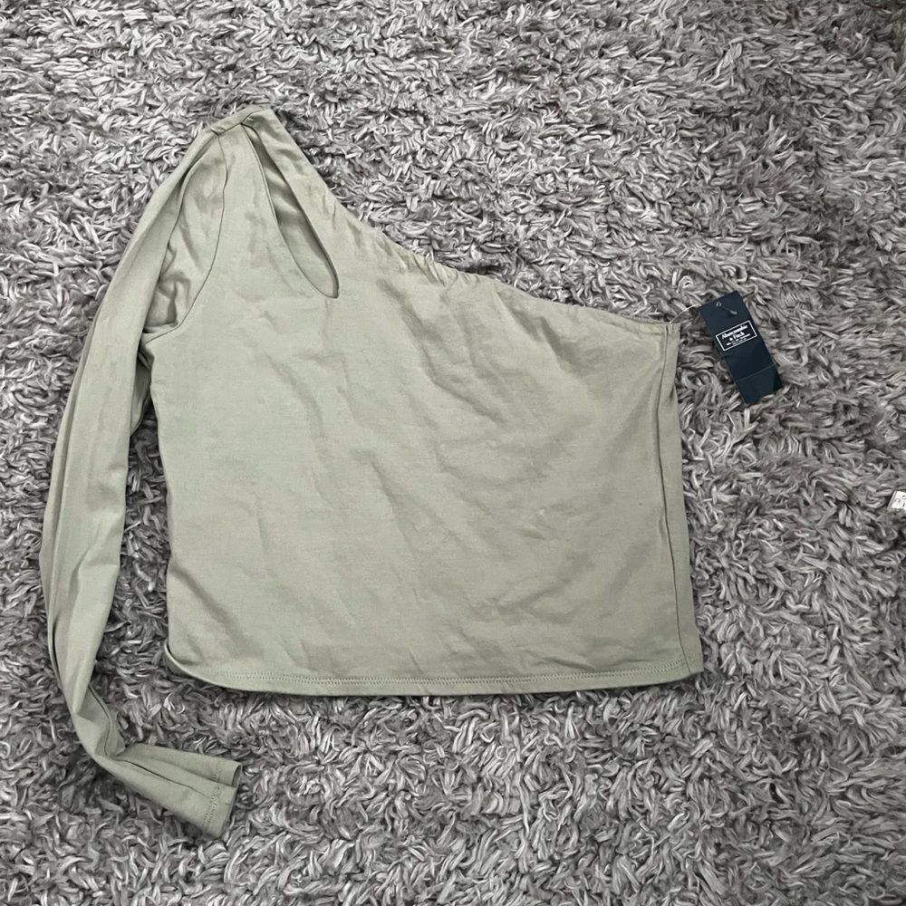 Abercrombie & Fitch one shoulder cropped long sleeve size large